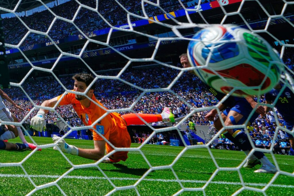 Elveția – Canada 2-1 și Bosnia – Qatar 3-1 la Cupa Mondială de fotbal. Elveția a câștigat grupa B