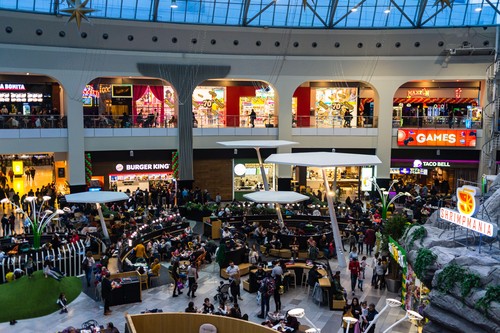 Românii merg la mall mai des decât la piață sau la