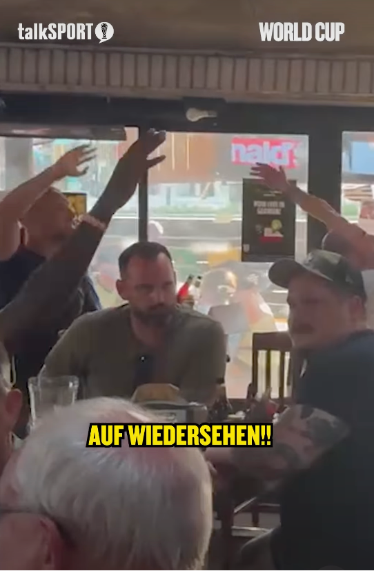 Suporterii englezi cântă de bucurie, după eliminarea Germaniei: „Auf Wiedersehen, auf Wiedersehen…”. Vine Klopp?