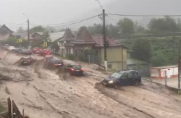 Raed Arafat, la TVR INFO: O femeie a fost rănită în viitura de la Bușteni. Alte 12 persoane, salvate sau evacuate