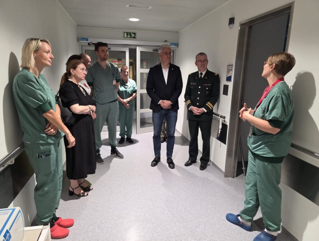 Ministrul Dragoș Pîslaru a vizitat patru cetățeni români internați cu arsuri severe la un spital din Bruxelles