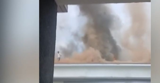 Incendiu într-un bloc din Bistrița, un salvator rănit