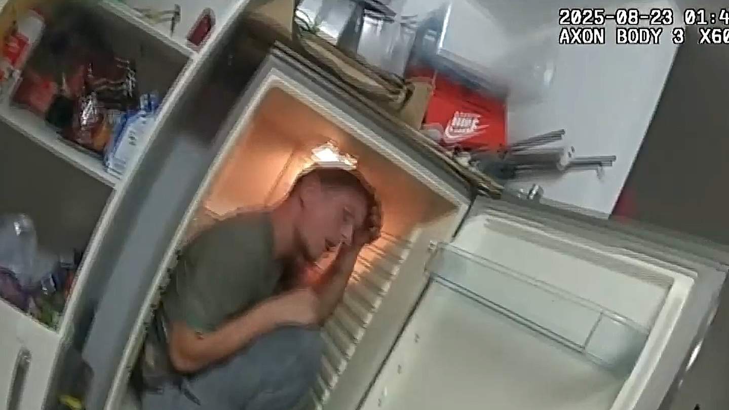 Un agresor violent din Marea Britanie, găsit ascuns într-un frigider