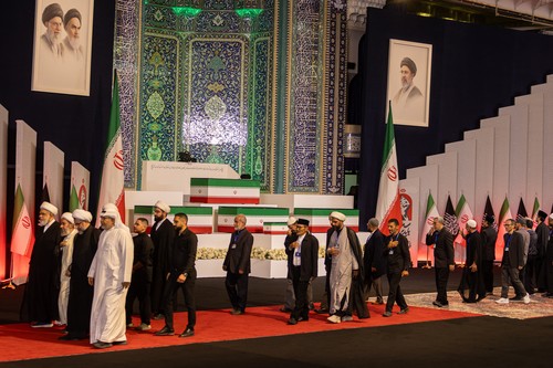 Sicriul cu trupul ayatollahului Ali Khamenei a fost depus la Teheran. Iranul se pregătește pentru zile întregi de procesiuni funerare