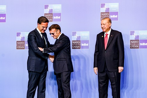 Gafe, jogging, ochelari de soare și pisici, la summitul „plin de iubire” de la Ankara. Ce spune Zelenski, întrebat dacă ar merge la Moscova