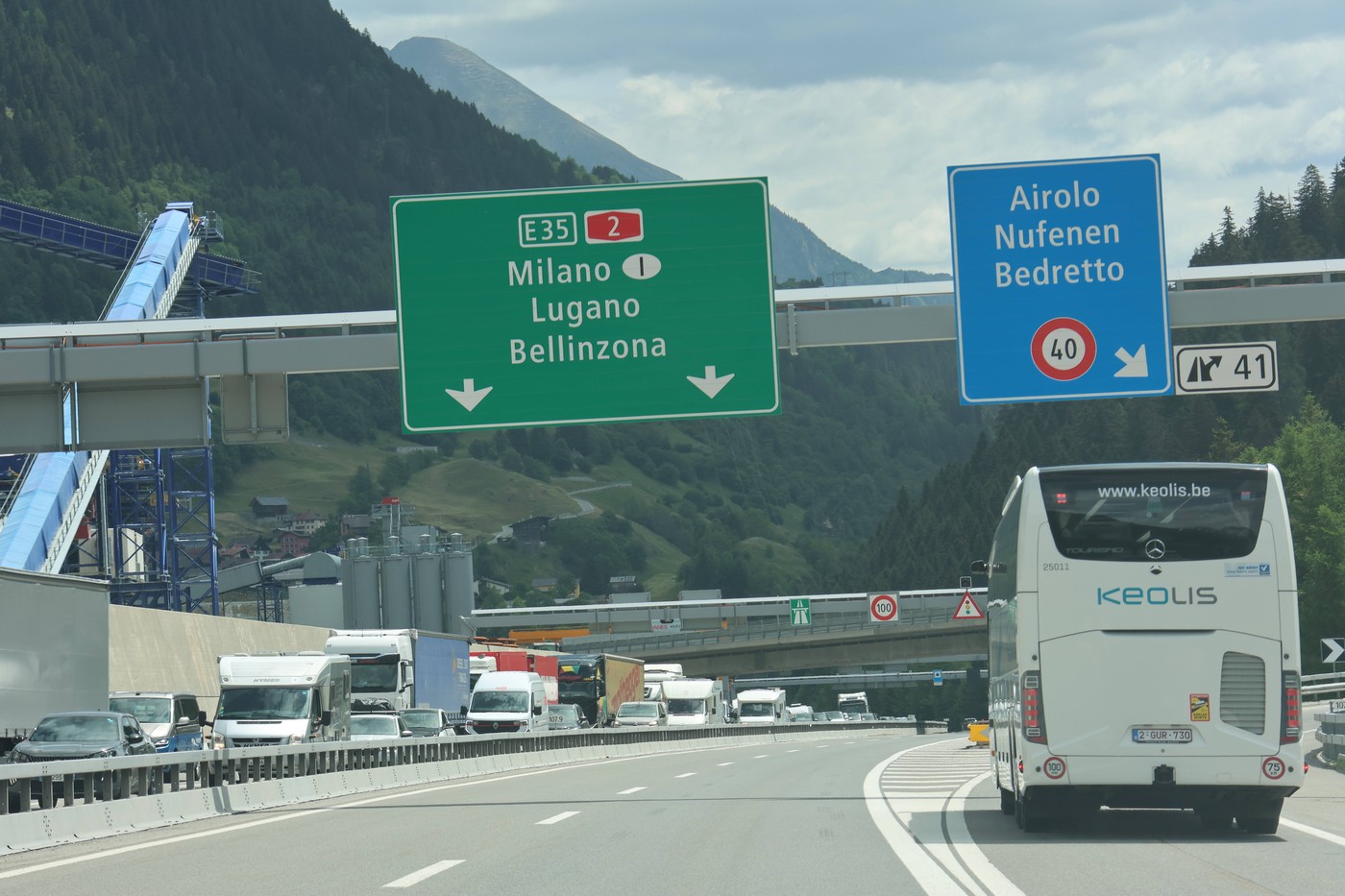 Coloană de 20 km și blocaj de trei ore la Tunelul Gotthard spre Italia
