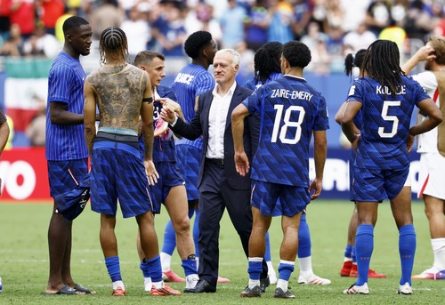 Franța îi aduce un omagiu lui Deschamps, în ciuda „înfrângerii spectaculoase” și se gândește deja la Zidane