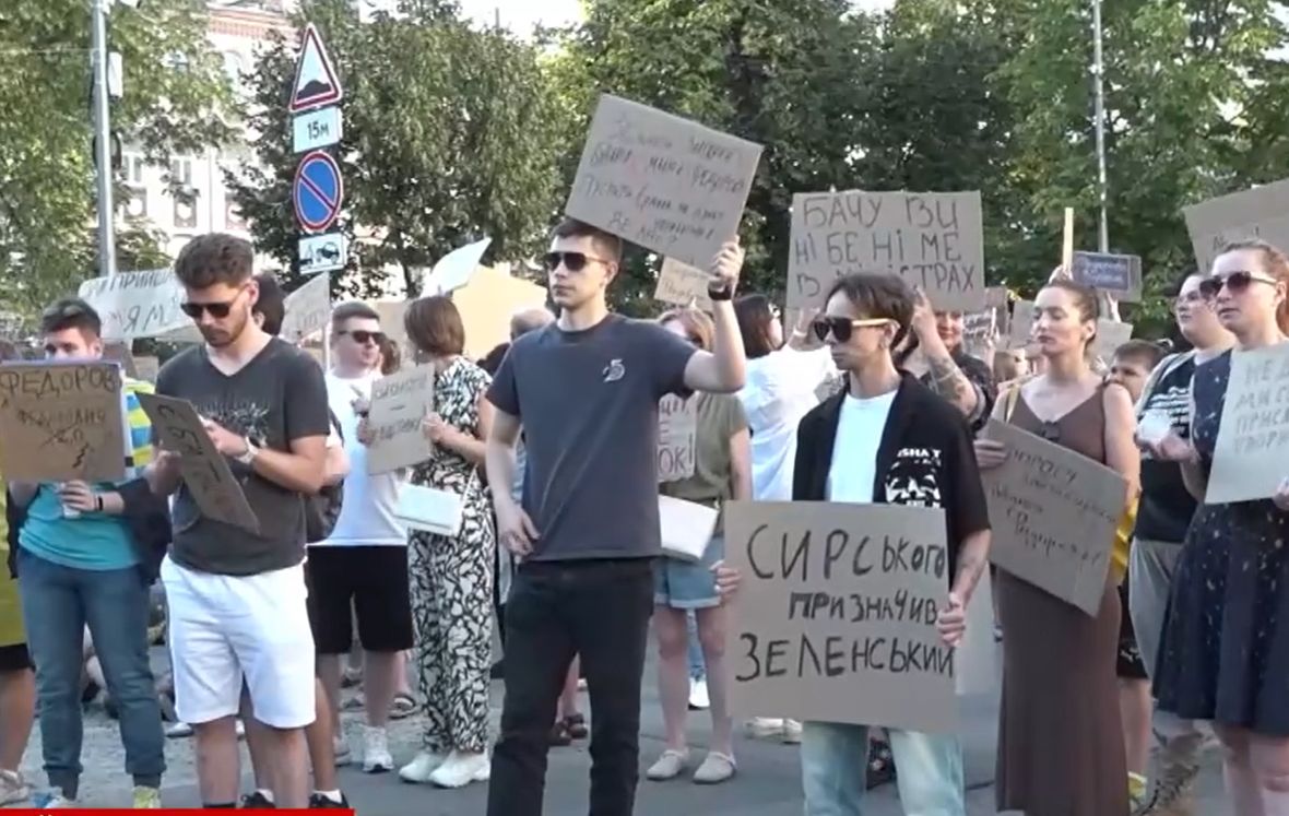 Protestele din Ucraina continuă după demiterea ministrului Apărării