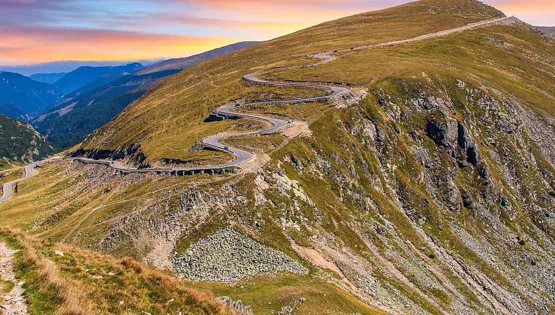 Aluviuni blochează traficul pe Transalpina, în zona Barajului Tău, județul Alba