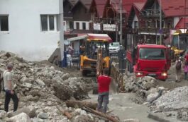 Prăpăd după o ploaie de 30 de minute în Breaza. Case inundate, oameni rămași fără nimic și alimentarea cu apă oprită